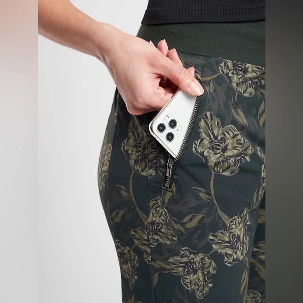 Athleta Trekkie North Print Jogger - Picture 4 of 8